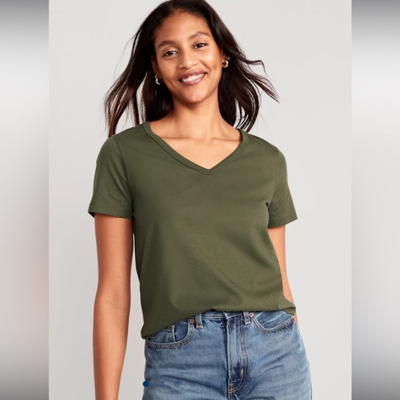 GAP Tops - Army Green Gap T-shirt ⭐️